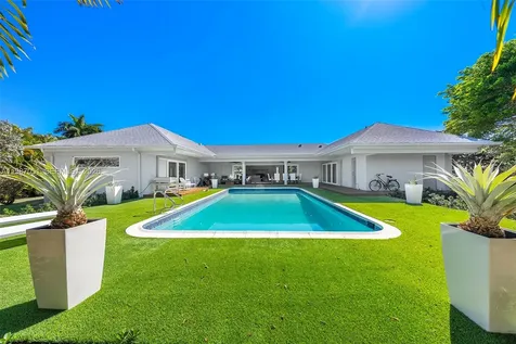 424 Alamanda Drive Hallandale Beach FL 33009