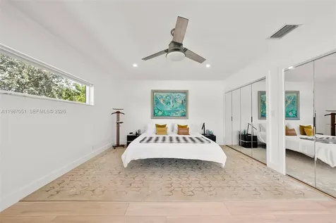 424 Alamanda Drive Hallandale Beach FL 33009