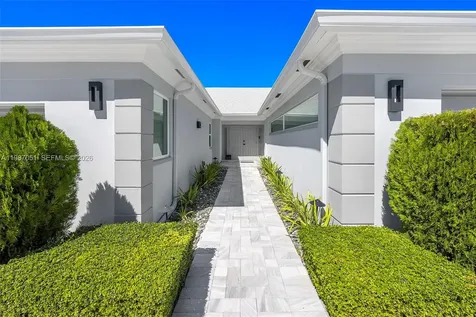 424 Alamanda Drive Hallandale Beach FL 33009