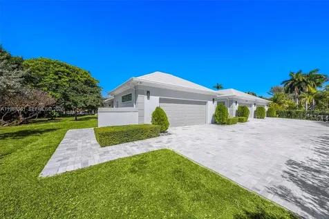 424 Alamanda Drive Hallandale Beach FL 33009