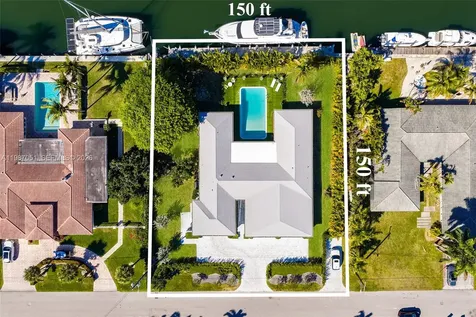 424 Alamanda Drive Hallandale Beach FL 33009