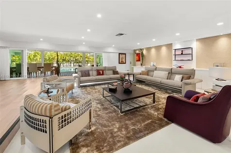 424 Alamanda Drive Hallandale Beach FL 33009