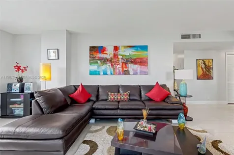 4330 Hillcrest Drive Hollywood FL 33021