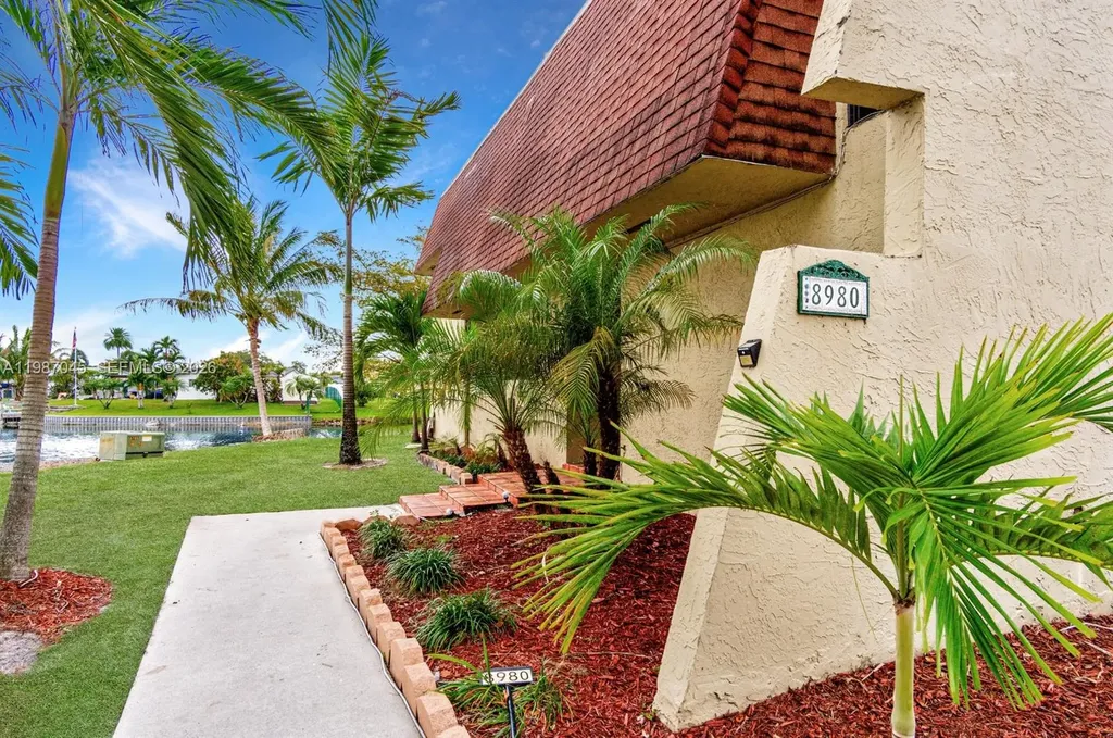 8980 Palm Tree Lane Pembroke Pines FL 33024