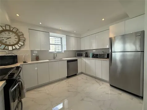 5555 Collins Avenue Miami Beach FL 33140