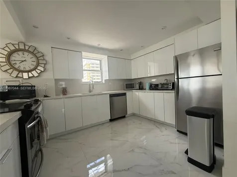 5555 Collins Avenue Miami Beach FL 33140