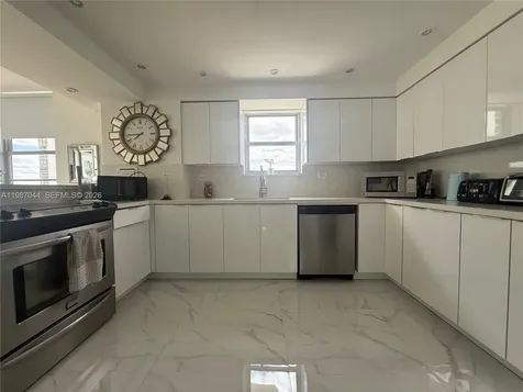 5555 Collins Avenue Miami Beach FL 33140
