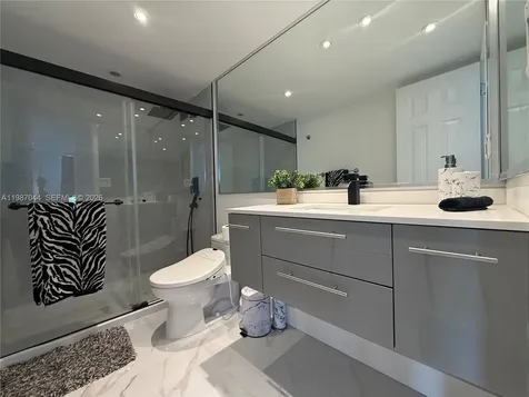 5555 Collins Avenue Miami Beach FL 33140