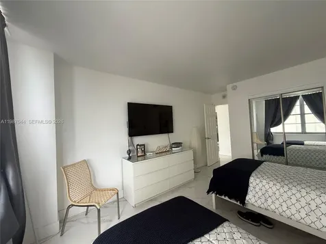 5555 Collins Avenue Miami Beach FL 33140