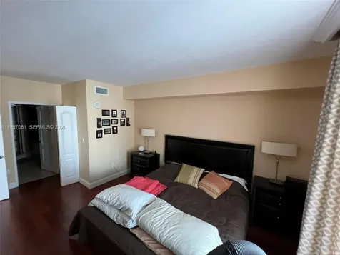 17555 Atlantic Boulevard Sunny Isles Beach FL 33160