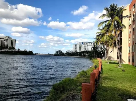 5201 NW 7th Street Miami FL 33126