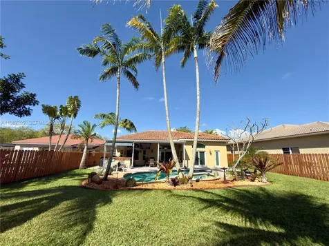 2319 NW 193rd Avenue Pembroke Pines FL 33029