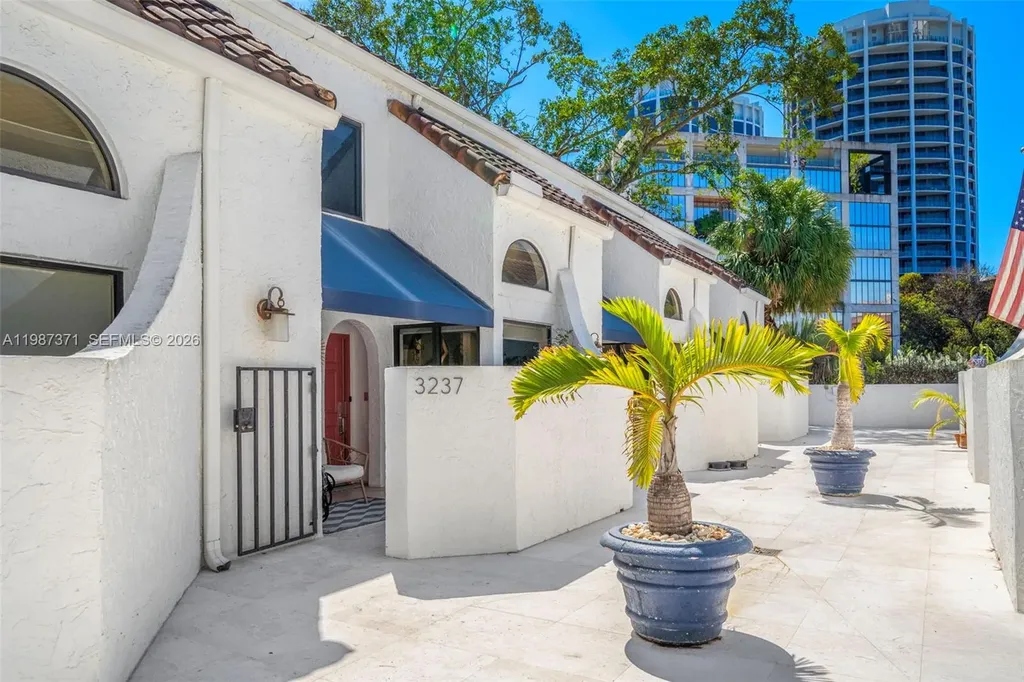 3237 Mary Street Miami FL 33133