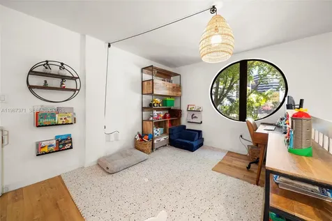 3237 Mary Street Miami FL 33133