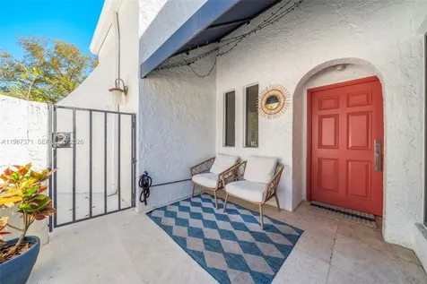 3237 Mary Street Miami FL 33133