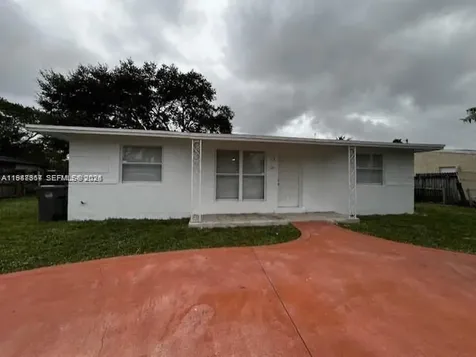 3811 SW 31st Court West Park FL 33023