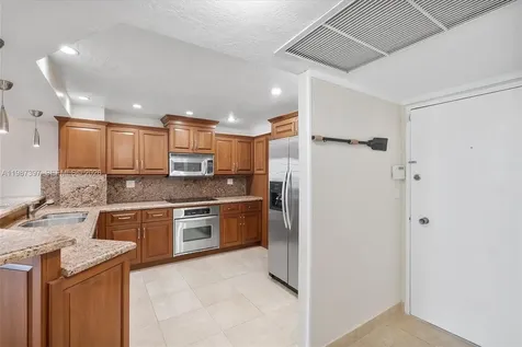 5555 Collins Avenue Miami Beach FL 33140