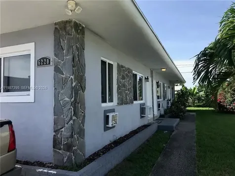6220 Dawson Street Hollywood FL 33023