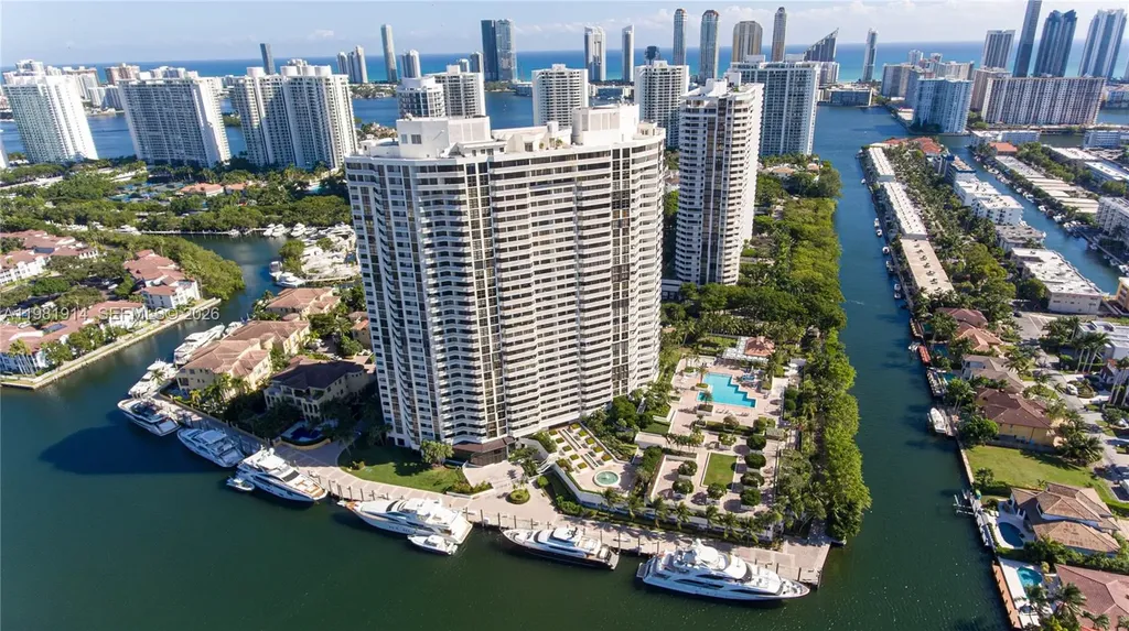 1000 W Island Boulevard Aventura FL 33160