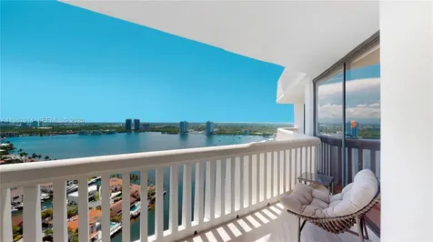 1000 W Island Boulevard Aventura FL 33160