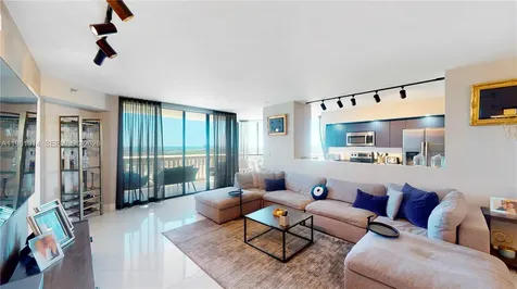 1000 W Island Boulevard Aventura FL 33160