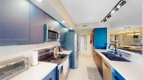 1000 W Island Boulevard Aventura FL 33160