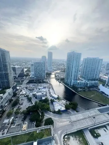 68 SE 6 Miami FL 33131