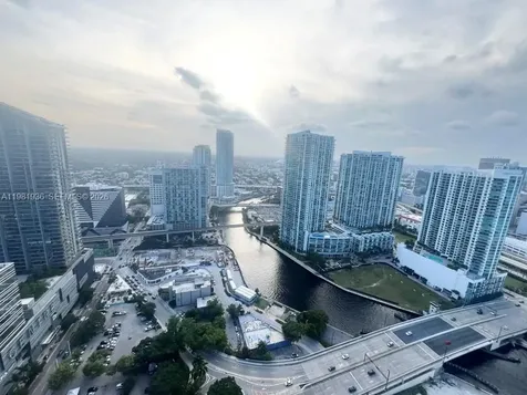 68 SE 6 Miami FL 33131