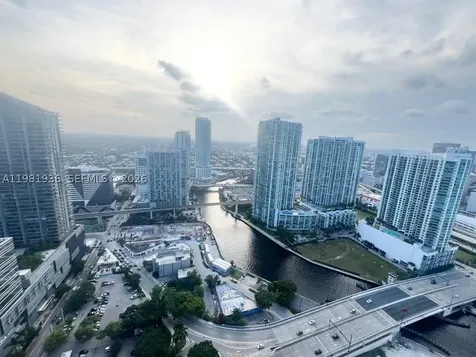 68 SE 6 Miami FL 33131