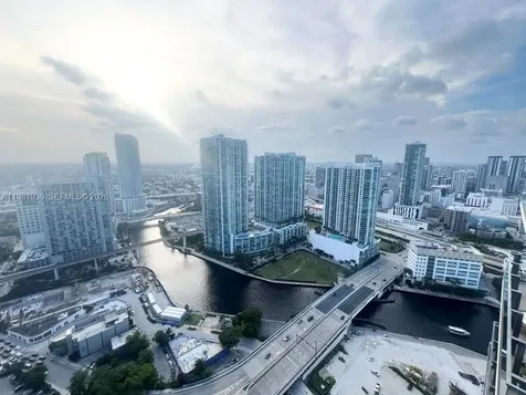 68 SE 6 Miami FL 33131