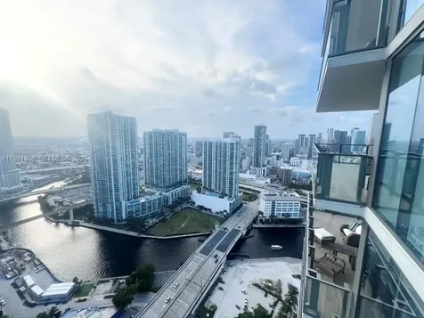 68 SE 6 Miami FL 33131