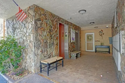 425 SE 11th Terrace Dania Beach FL 33004