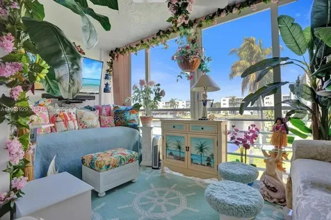 425 SE 11th Terrace Dania Beach FL 33004
