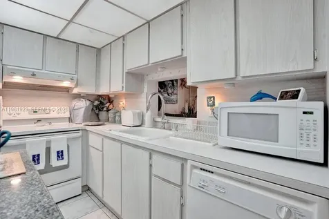 425 SE 11th Terrace Dania Beach FL 33004