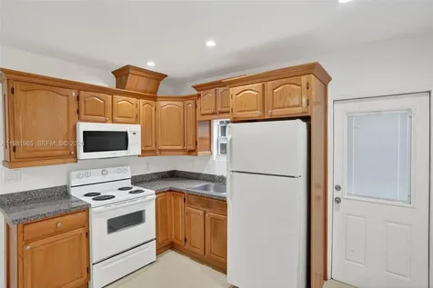 6761 SW 13th Terrace Miami FL 33144