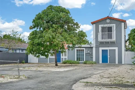 6761 SW 13th Terrace Miami FL 33144