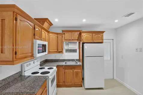 6761 SW 13th Terrace Miami FL 33144