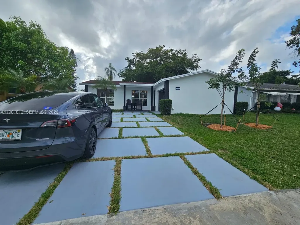 11450 NW 32nd Place Sunrise FL 33323
