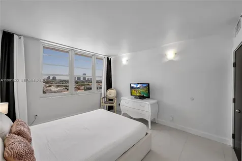 100 Lincoln Road Miami Beach FL 33139