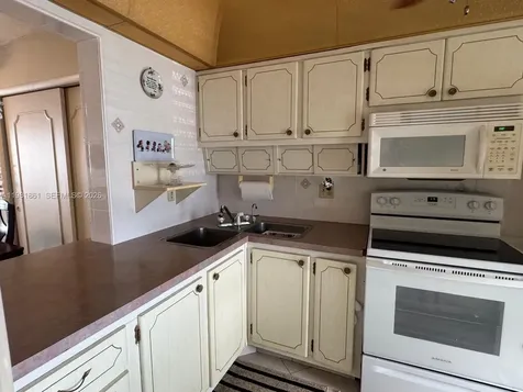 450 Paradise Isle Boulevard Hallandale Beach FL 33009