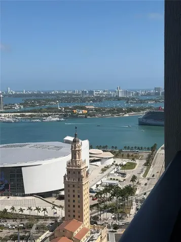 121 NE 5th Street Miami FL 33132