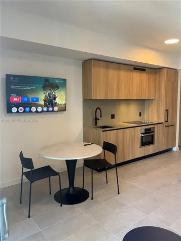121 NE 5th Street Miami FL 33132