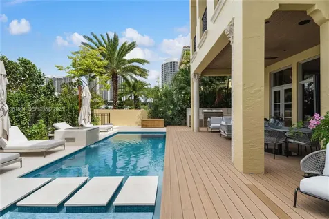 1522 Island Boulevard Aventura FL 33160
