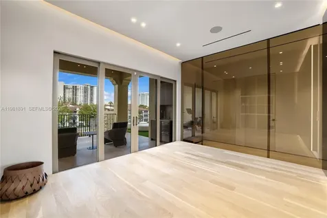 1522 Island Boulevard Aventura FL 33160