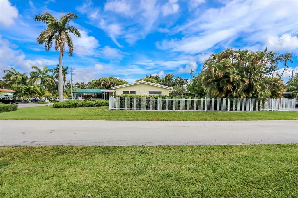 2209 N 15th Avenue Hollywood FL 33020