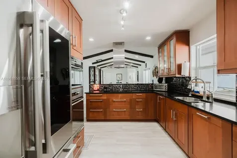 1710 NW 106th Terrace Pembroke Pines FL 33026