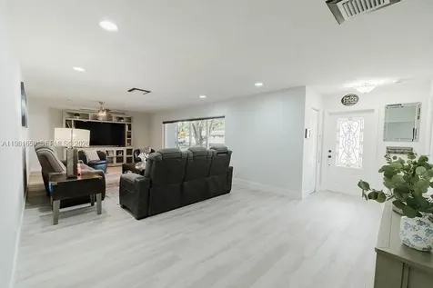1710 NW 106th Terrace Pembroke Pines FL 33026