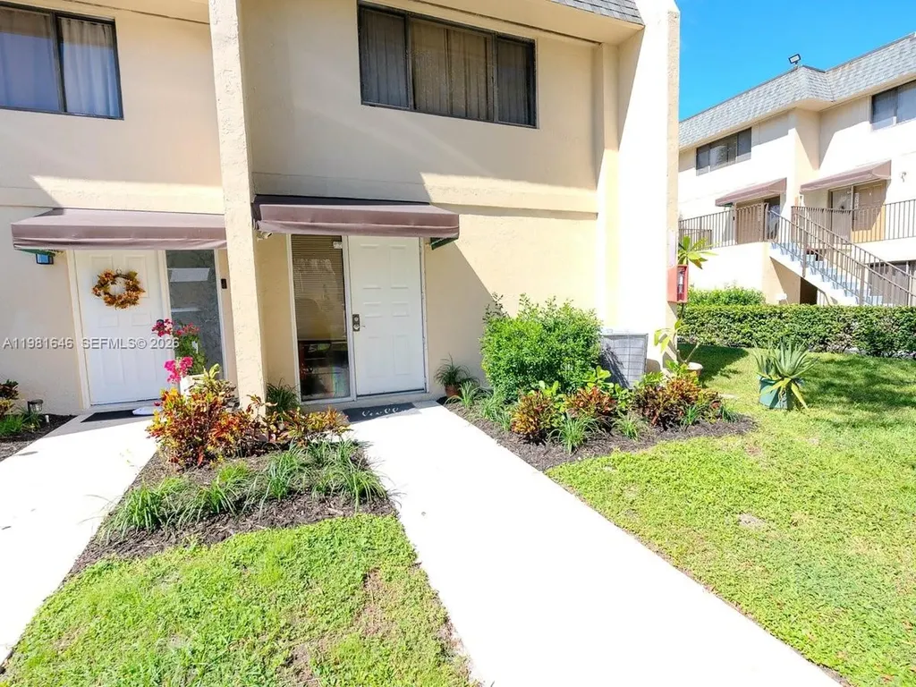 73 Deer Creek Deerfield Beach FL 33442
