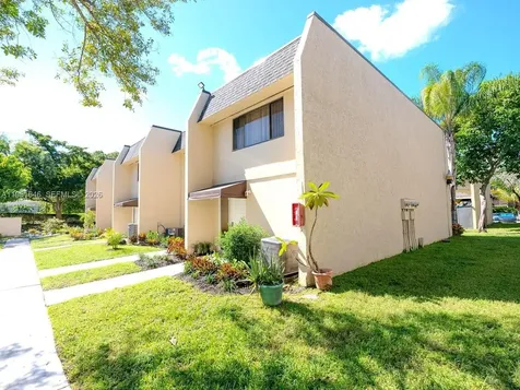 73 Deer Creek Deerfield Beach FL 33442