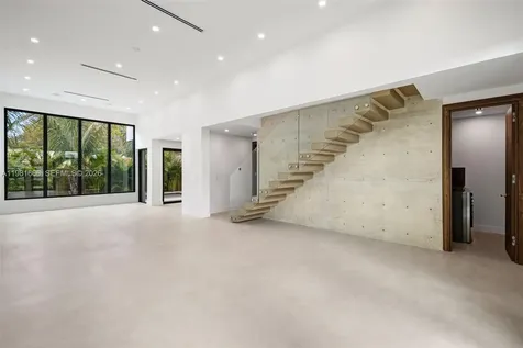 569 NW 44th Street Miami FL 33127